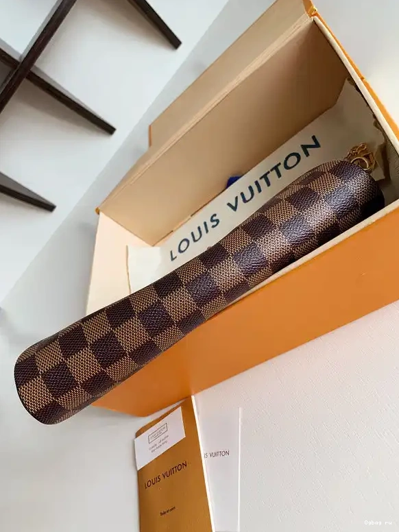 VUITTON EVA LOUIS 0412